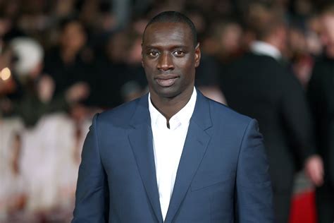 The directing is clearly trying to wow us in a look how cool this is. Omar Sy sera Arsène Lupin dans une prochaine série Netflix ...