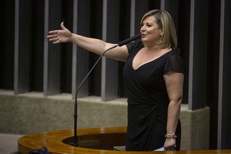 Joice cristina hasselmann (born 29 january 1978 as joice cristina bejuska) is a brazilian politician, journalist, writer, activist and political commentator. A força de Bolsonaro nas redes: Joice Hasselmann perde 730 ...