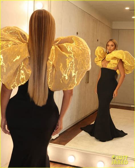 Beyonce And Jay Z Strike A Pose Ahead Of Golden Globes 2020 Appearance