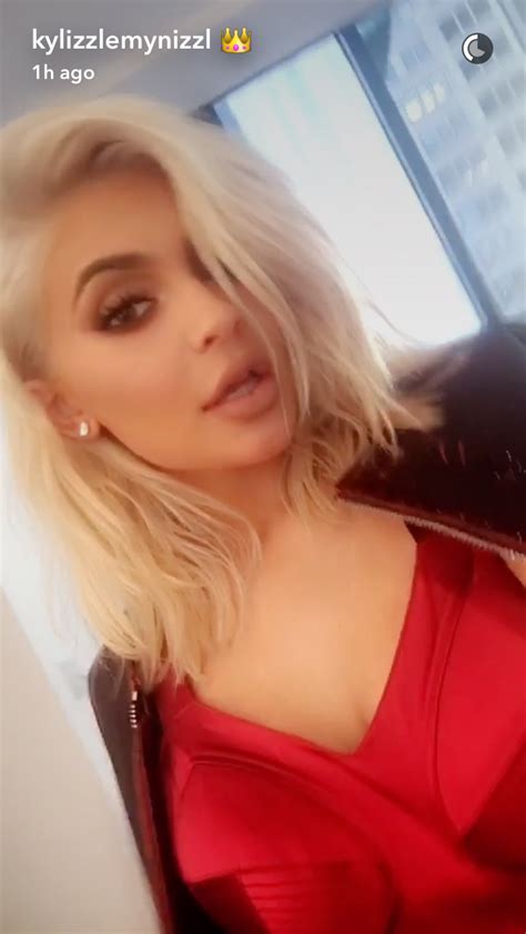 Kylie Jenner Debuts Her New Bright Bleached Hair Celebmix