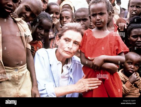 Audrey Hepburn Botschafterin Der Unicef In Somalia 1992 Stockfotografie Alamy