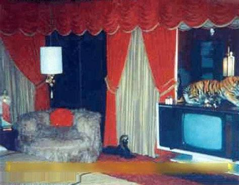 The bedroom was black, red, and gold. GRACELAND | Photos Of Elvis Presley's Graceland Bedroom ...