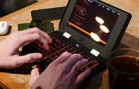 Mnt Pocket Reform Mini Laptop From Geeky Gadgets