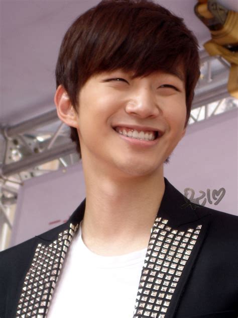 Which Kpop Idol Has The Best Smile Random Onehallyu