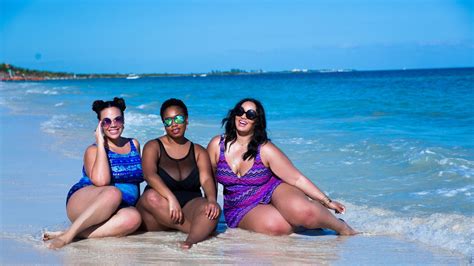 14 Swimsuit Shopping Secrets Plus Size Bloggers Swear By Glamour