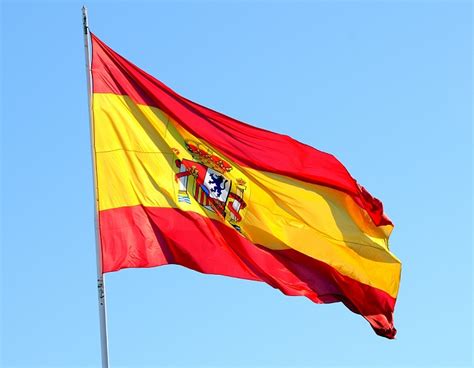 Bandera de españa ), jak to zostało zdefiniowane w konstytucji hiszpańskiej z 1978 roku , składa się z trzech poziomych pasów: Myto Hiszpania-flaga - Poradnik Transportowy- wiedza TSL w ...