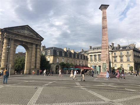 À Bordeaux Les Commerçants Et Habitants Regrettent Que La Place De La