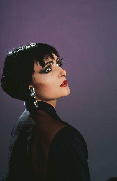singer siouxsie sioux of english rock group siouxsie and the banshees picture id165840686 397×