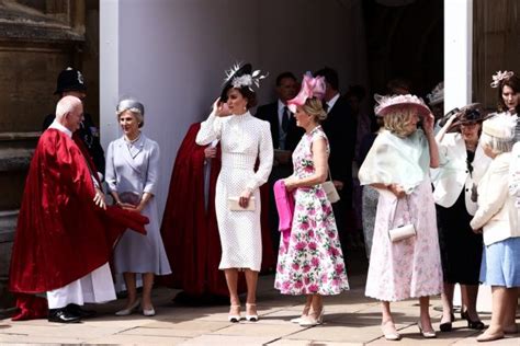Kate Middleton Sublimissime Chignon Tress Chapeau Robe Pois