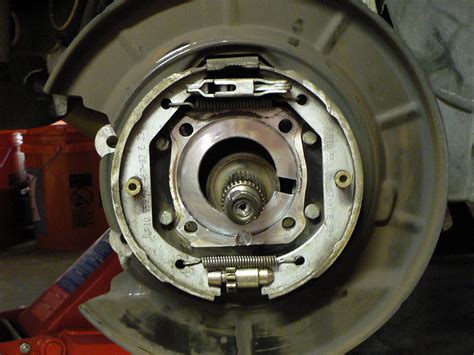 Looking for a picture of the handbrake mechanism in rear hub