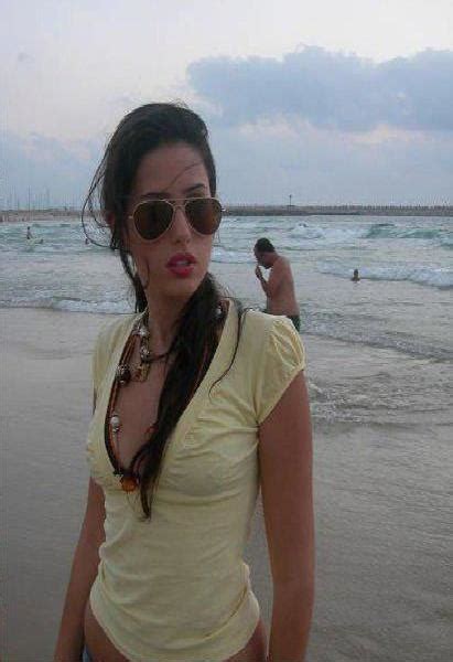 Beauty Pics Of Arab World Girl At Dubai Beach