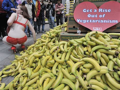 China Bans The Eating Of Bananas Erotically Online Cbs News