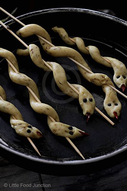 Little Food Junction Snake Sticks Lanches Para O Halloween Comidas
