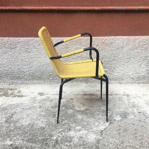 Während heller stuhl auf eine erkrankung der leber hindeuten kann, ist gelber stuhlgang zumeist auf die ernährung zurückzuführen. Italienischer Gelber Outdoor Scooby Stuhl, 1960er bei ...