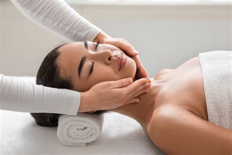 3 Key Benefits Of Facial Massages Why You Should Do It