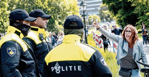 In Den Haag Meer Politie Dan Demonstranten Nrc