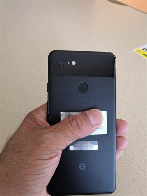 As you may already know, the primary difference with the google pixel 3 xl was announced on october 9th at the made by google 2018 event. Des images volées d'un prototype de Google Pixel 3 XL ...
