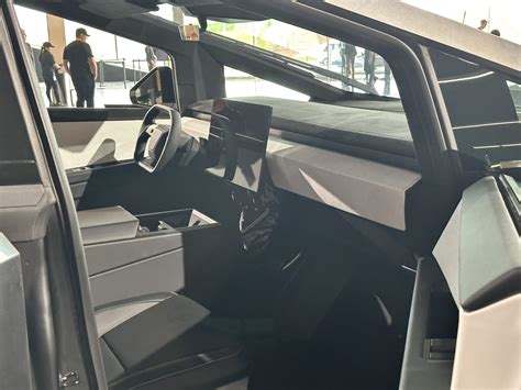 Novas Imagens Do Tesla Cybertruck Mostram Interior Do Veículo