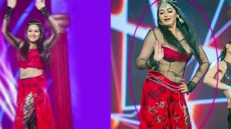 Ragini Dwivedi Wardrobe Malfunction At Siima Awards Oops Moment
