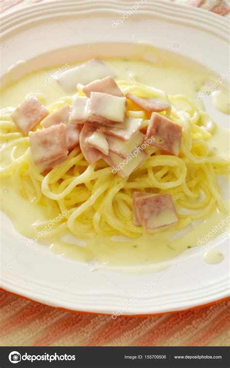 Spaghetti White Sauce Topping Slice Ham Pork On Plate — Stock Photo