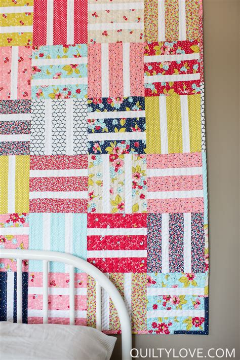 Free Easy Baby Quilt Tutorial - Quilty Love Easy to applique critters make for a special baby quilt or wall hanging.