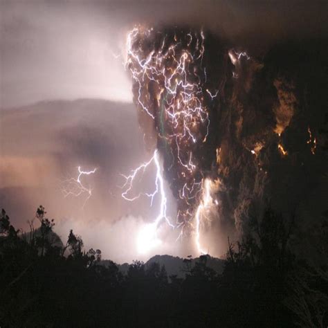 Lightning Bolt Vs The Volcano Lightning Photos Volcano Lightning