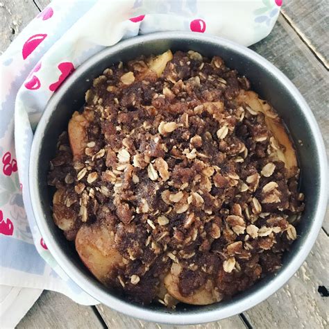 Place apples on the bottom of your instant pot. Instant Pot Apple Cider Crisp with Spiced Oatmeal Topping ...