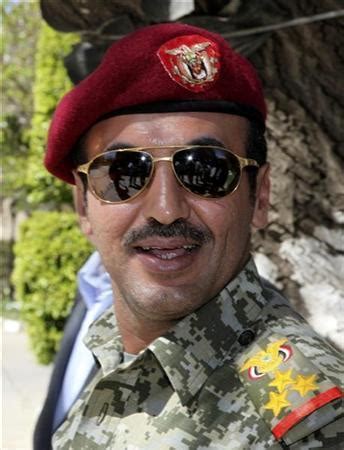 أحمد علي عبدالله صالح ، ولد في عام 1972 في صنعاء ، هو الابن الأكبر للرئيس المخلوع علي عبدالله صالح ، شغل منصب قائد الحرس الجمهوري اليمني في الفترة من سنة 2004 إلى سنة 2012 حيث تم إلغاء الحرس الجمهوري ودمجه في تشكيلات الجيش. أخبار 24 | ابن علي عبد الله صالح يسلم صواريخ تابعة لقيادته للرئيس اليمني الجديد