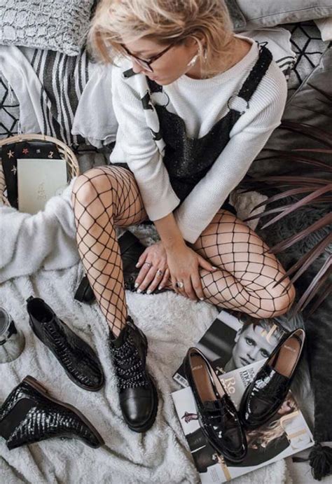 How To Wear Fishnet Tights And Socks Like A 90s Fashion Star Glowsly