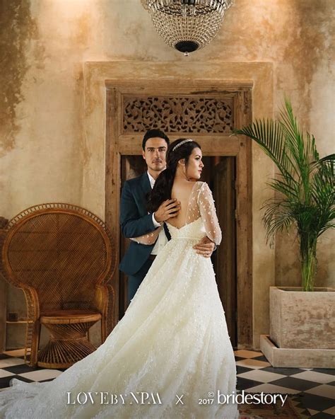 Foto prewedding merupakan pemotretan yang dilakukan oleh pasangan sebelum melaksanakan pernikahan secara resmi. Kasual Sampai Baju Adat, 12 Ide Foto Prewedding Seleb Ini ...