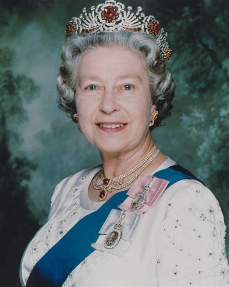 Under pressure — queen feat. NPG P1602; Queen Elizabeth II - Portrait - National ...
