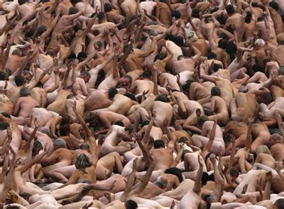 Naked Volunteers Pose For Us Photographer