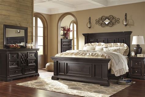 Willenburg Casual Dark Brown Solid Wood Master Bedroom Set Master