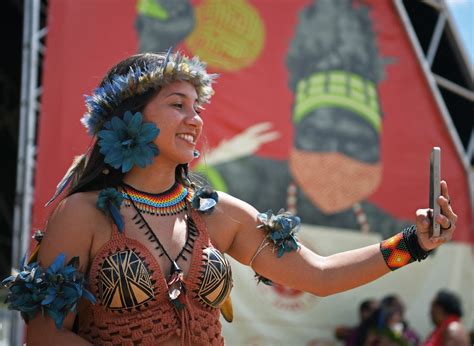 Influencers Indígenas Levam A Luta Ancestral Para As Redes Folha Pe