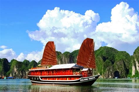 Halong Bay Vietnam Most Beautiful Bay Of The World Most Beautiful