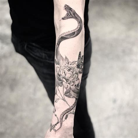 My friends and i wanted tattoos to commemorate our first marathon, so we came in a big bunch and spent all kinds of time debating about designs. I like the shape and flow of this tattoo. | Wolf tattoo ...