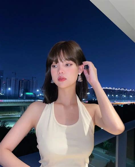 pin by neo feng on girls photoshoot poses beautiful girl makeup korean girl photo