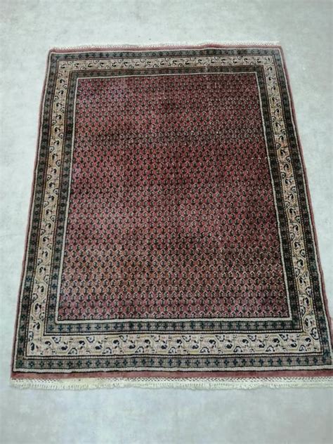 Der begriff sarough hingegen bezeichnet heutzutage ebenso die region in der teppiche geknüpft und gehandelt werden, aber auch die mit dieser region assoziierte. Mir - Teppich - 136 cm - 127 cm - Catawiki