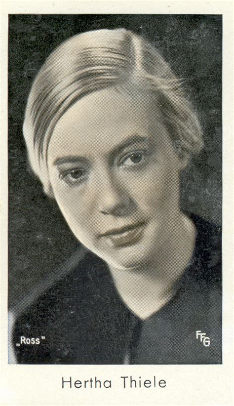 Nach bestandenem abitur und kurzer schauspielausbildung, gab sie 1928 ihr theaterdebüt am. Hertha Thiele