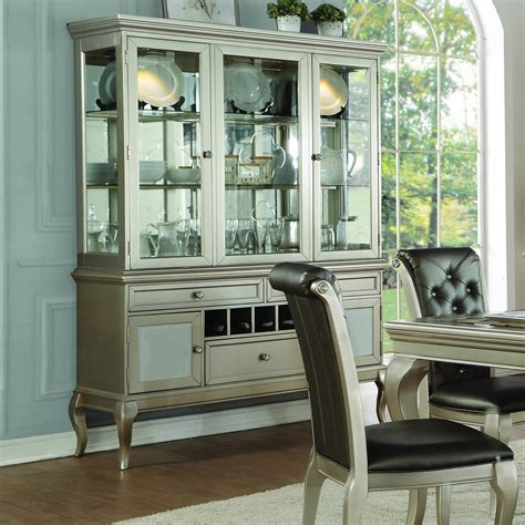 Like buffets and sideboards, the bottom half of a kitchen or dining room hutch should be dedicated to storing dining room. Dining Hutch - storiestrending.com