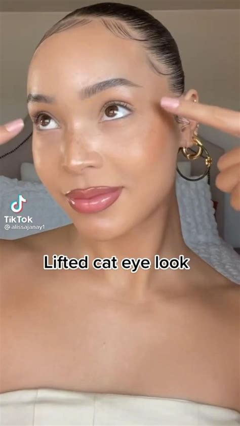 Lifted Cat Eye Look Nose Makeup Oval Face Makeup Cat Eye Makeup