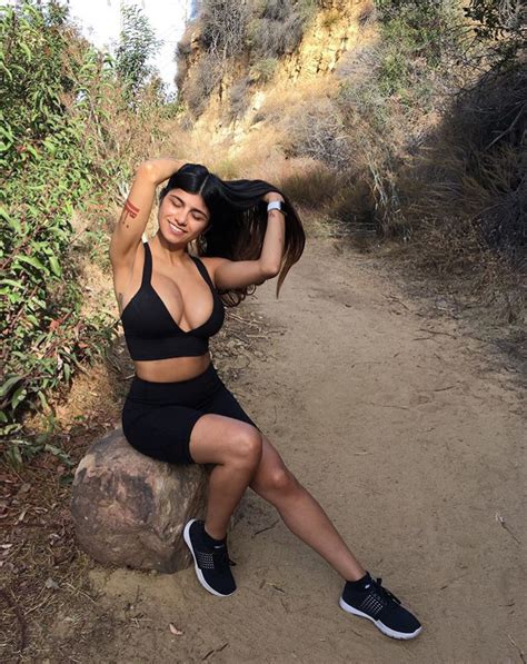 She began acting in pornography in october 2014. Top 5 Strange Facts about Mia Khalifa - DemotiX