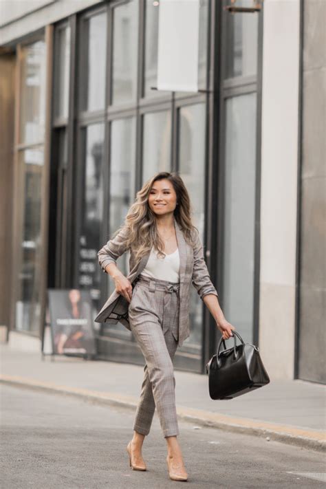 Then here are the best modern office & work outfits ideas for women. Work-outfits-for-women-fall-express-work-clothing-plaid ...