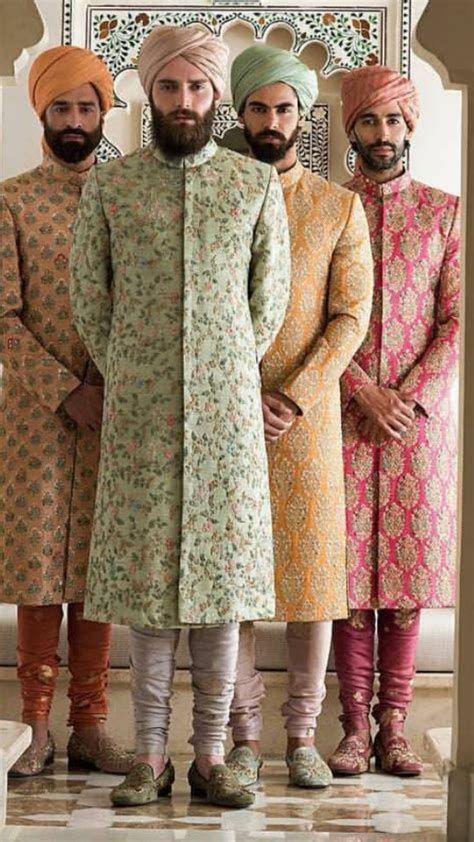Clothing in india is dependent upon the different ethnicity, geography, climate, and cultural traditions of the people of each region of india. Awesome Traditional Indian Clothing Sabyasachi... Check ...