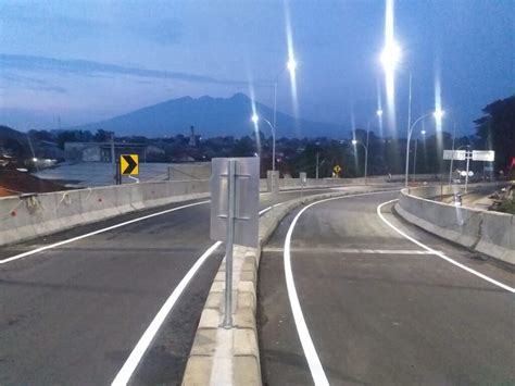 Mudik (oleh kbbi disinonimkan dengan istilah pulang kampung) adalah kegiatan perantau/pekerja migran untuk pulang ke kampung halamannya. Jasa Marka Jalan | Jasa Pengecatan Marka Jalan Thermoplastic