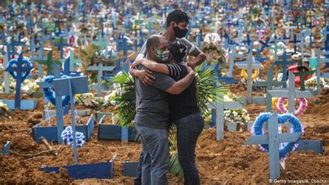 Jair bolsonaro lässt das land im chaos versinken. Brasilien: Das Trauma der Corona-Hinterbliebenen | Amerika ...