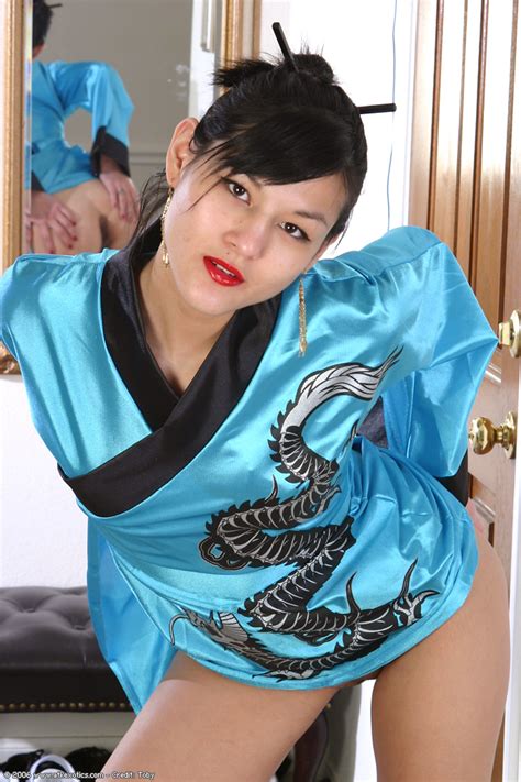 Amateur Asiatique En Kimono Talant Sa Chatte Fra Chement Ras E Pornpics Com