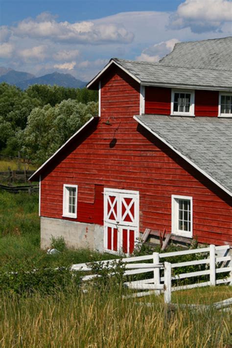 Photographed on a winter day. 30 Fantastic Red Barn Building Ideas For Inspire You | Old ...