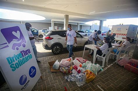 Drive Thru Solidário recolhe alimentos e materiais de limpeza em Salvador