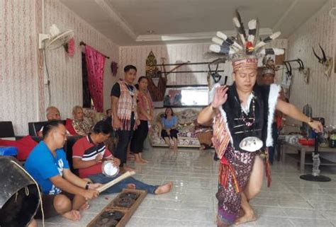 Contohi sabah dan sarawak untuk perkukuh perpaduan, kata anak muda. Perayaan Gawai disambut penuh tradisi di Kampung Iban ...